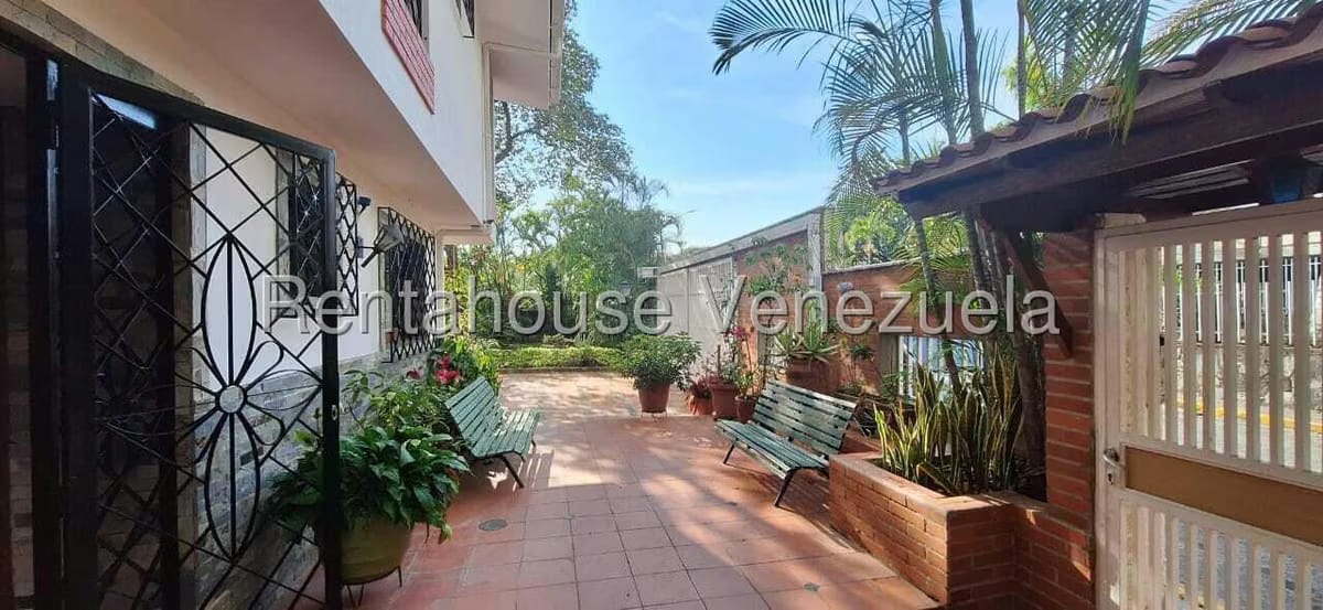 Casa (Multipes Niveles) en Venta en Colinas de Santa Monica, Distrito Metropolitano - 45