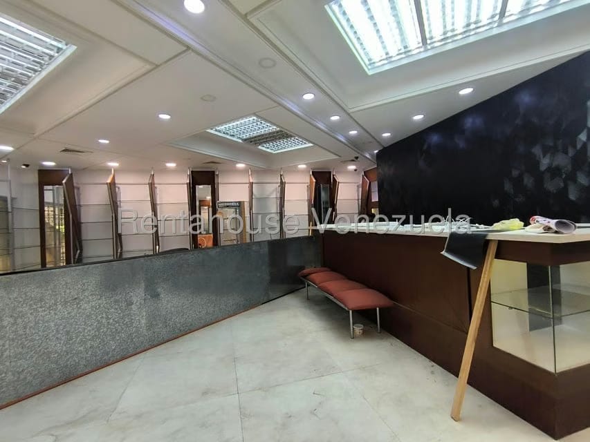 Comercial (Local Comercial) en Venta en Avenida Delicias Norte, Zulia - 13