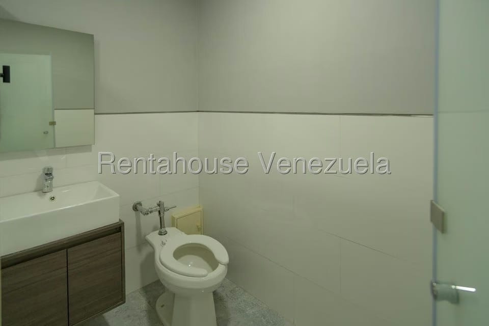 Comercial (Oficina) en Alquiler en Los Naranjos del Cafetal, Distrito Metropolitano - 18