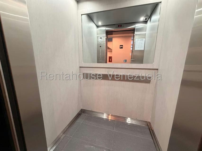 Apartamento (1 Nivel) en Alquiler en Campo Alegre, Distrito Metropolitano - 2