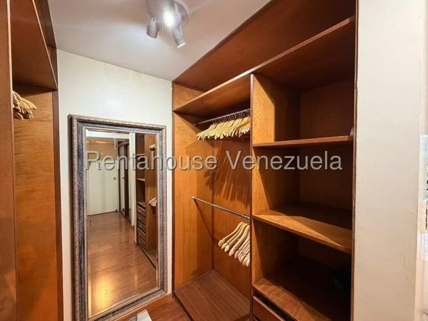 Apartamento (1 Nivel) en Alquiler en Campo Alegre, Distrito Metropolitano - 12
