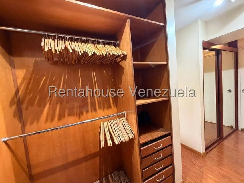 Apartamento (1 Nivel) en Alquiler en Campo Alegre, Distrito Metropolitano - 13