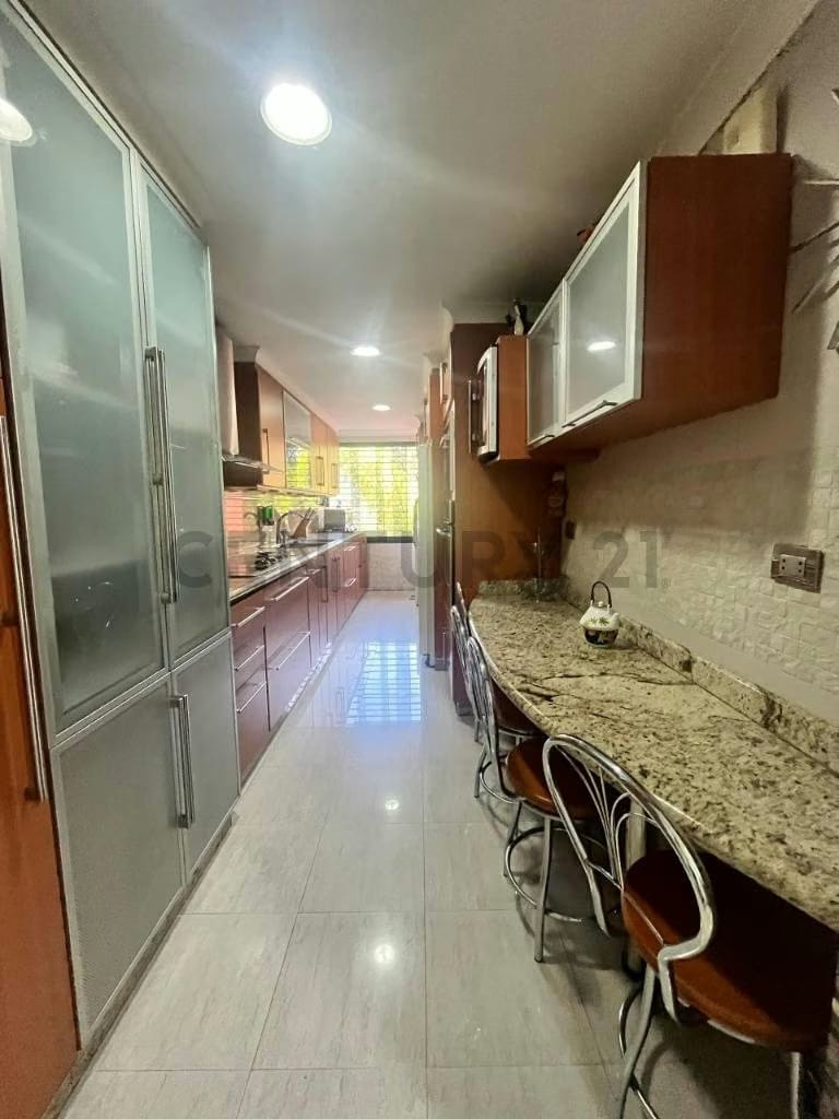 Apartamento Remodelado en La Boyera 127mts2 3ha / 3 ba / 2 pe - 2