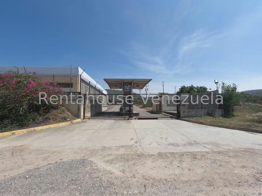 Comercial (Galpon - Deposito) en Venta en Zona Industrial 2, Lara - 18