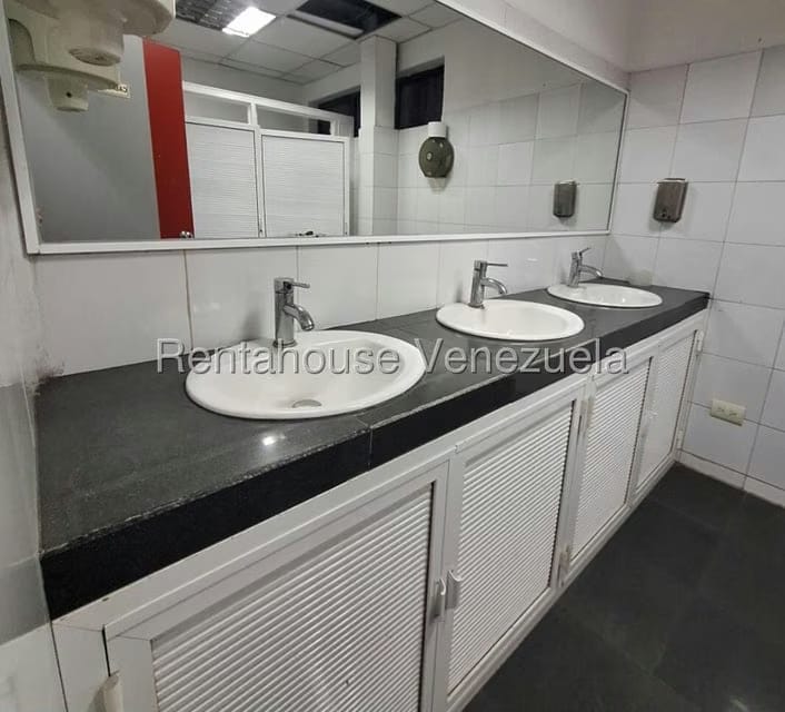 Comercial (Galpon - Deposito) en Venta en Valle Arriba, Miranda - 24