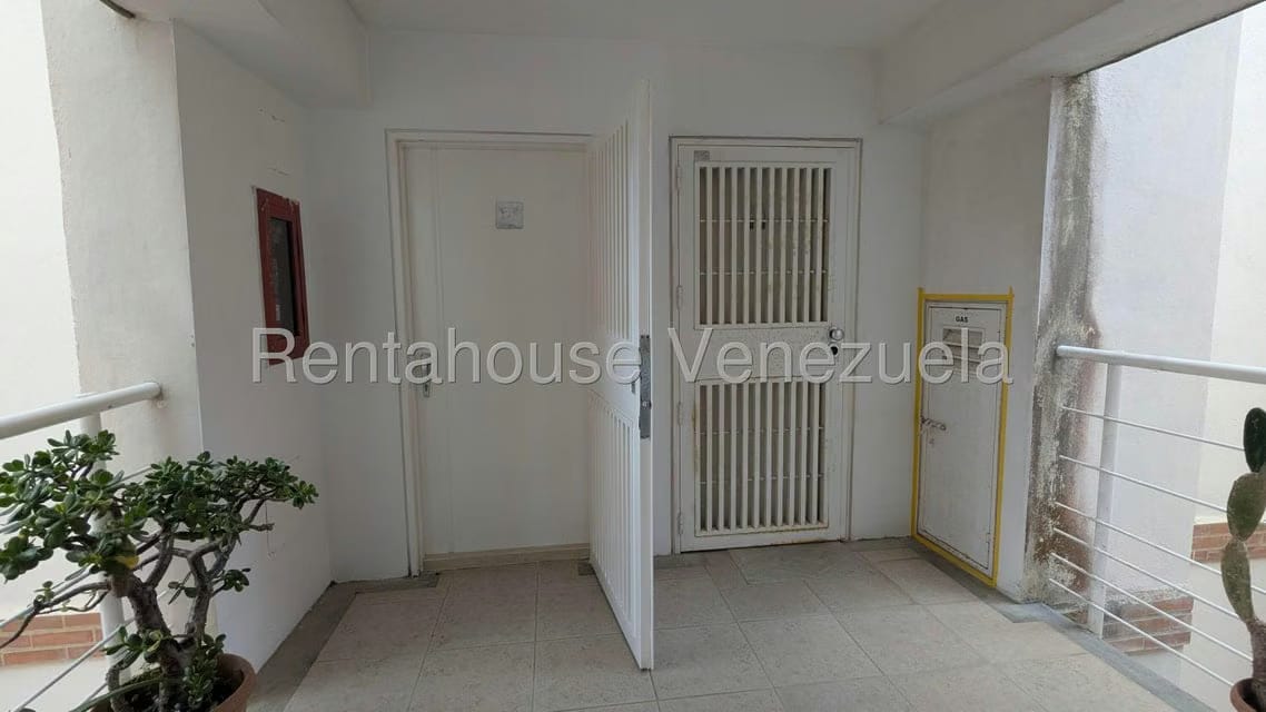 Apartamento (1 Nivel) en Venta en Miravila, Distrito Metropolitano - 3