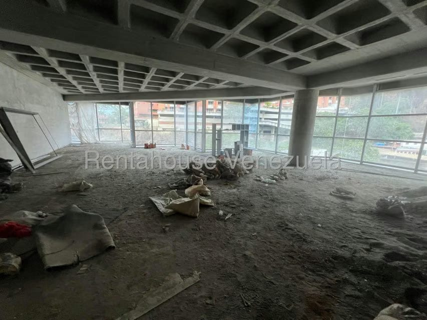 Comercial (Local Comercial) en Alquiler en Cerro Verde, Distrito Metropolitano - 13