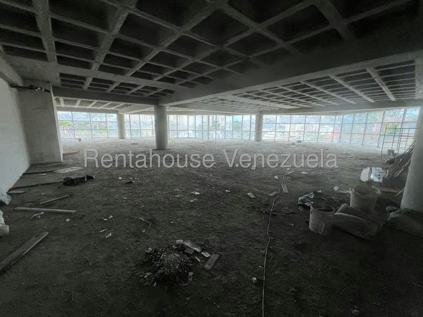 Comercial (Local Comercial) en Alquiler en Cerro Verde, Distrito Metropolitano - 8