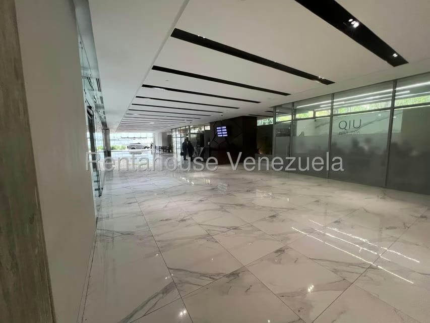 Comercial (Local Comercial) en Alquiler en Cerro Verde, Distrito Metropolitano - 10