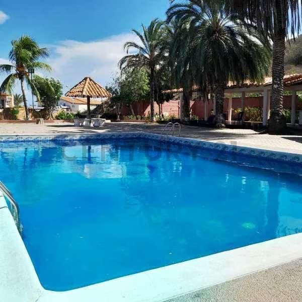 Tonwhouse en Urbanizacion en Los Robles - 2