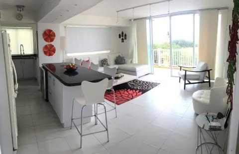 ESPECTACULAR APARTAMENTO A LAS ORILLAS DEL MAR