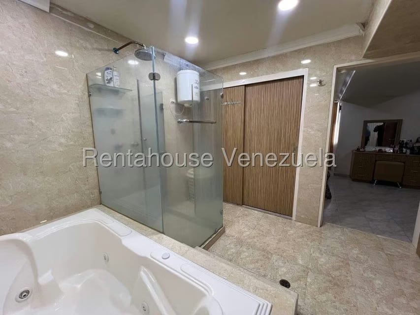 Apartamento (Duplex) en Venta en Zona Centro, Aragua - 35