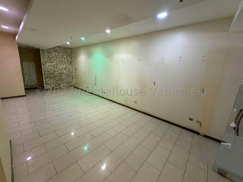 Comercial (Local Comercial) en Alquiler en El Cafetal, Distrito Metropolitano - 4