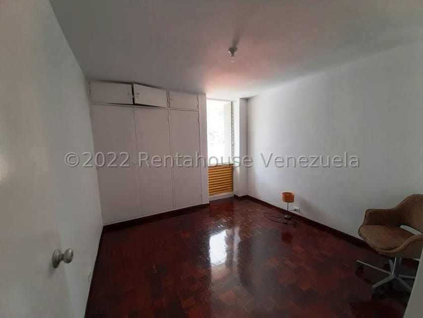 Apartamento (1 Nivel) en Alquiler en Los Palos Grandes, Distrito Metropolitano - 11