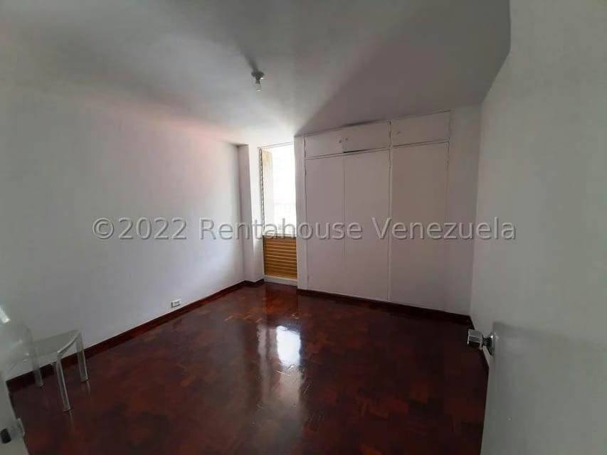 Apartamento (1 Nivel) en Alquiler en Los Palos Grandes, Distrito Metropolitano - 12
