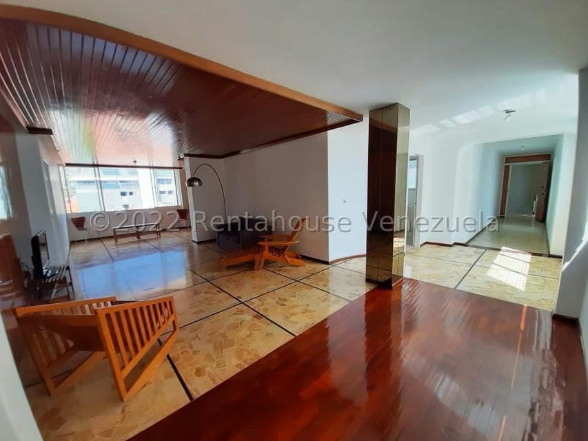 Apartamento (1 Nivel) en Alquiler en Los Palos Grandes, Distrito Metropolitano - 4
