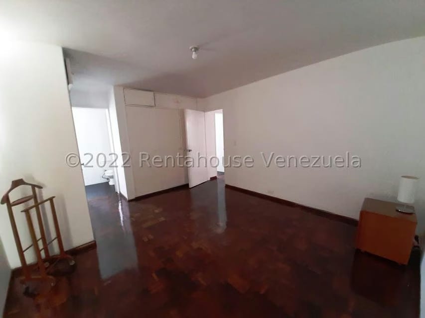 Apartamento (1 Nivel) en Alquiler en Los Palos Grandes, Distrito Metropolitano - 9