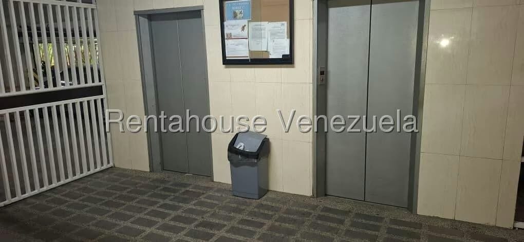 Apartamento (1 Nivel) en Alquiler en La Boyera, Distrito Metropolitano - 24