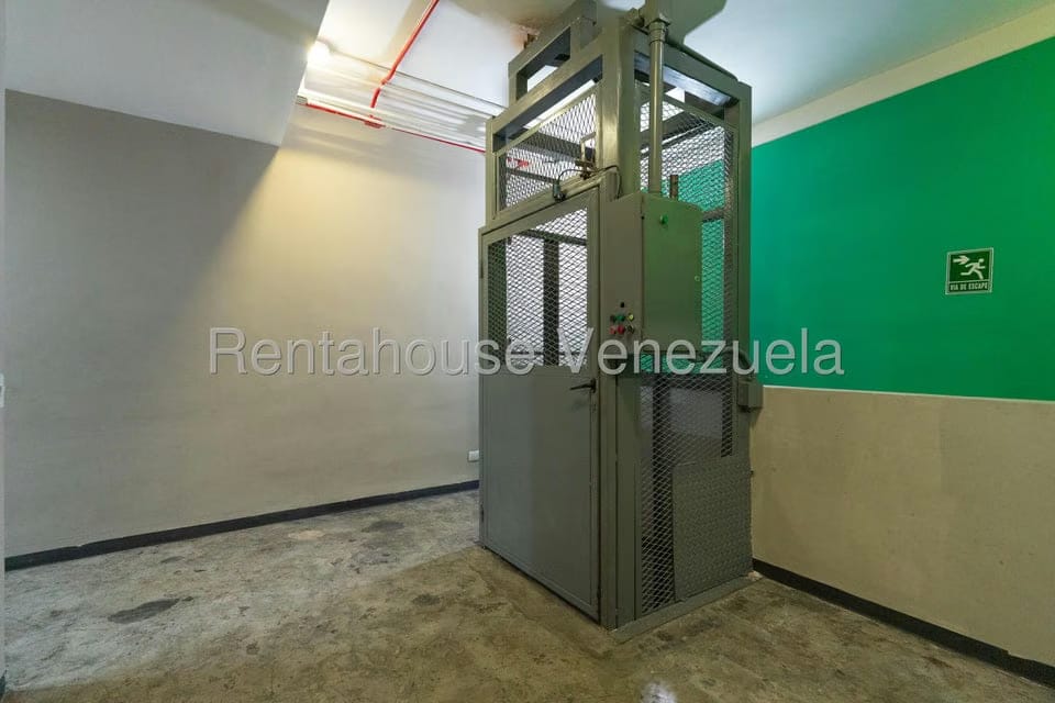 Comercial (Local Comercial) en Alquiler en Baruta, Distrito Metropolitano - 9