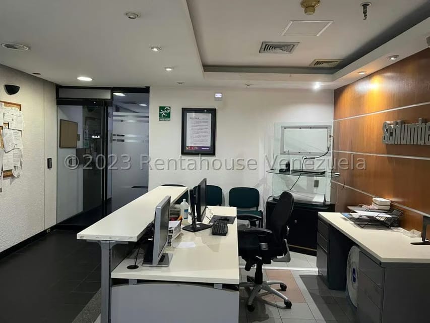 Comercial (Oficina) en Venta en Prados del Este, Distrito Metropolitano - 2