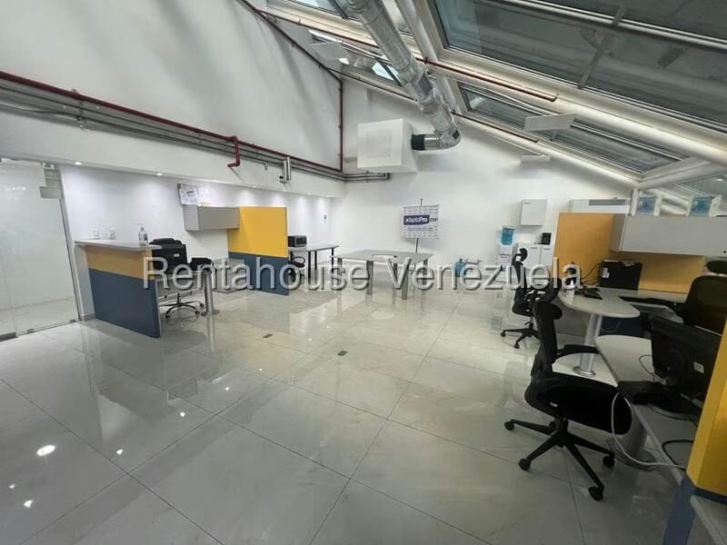 Comercial (Oficina) en Alquiler en Los Dos Caminos, Distrito Metropolitano - 4