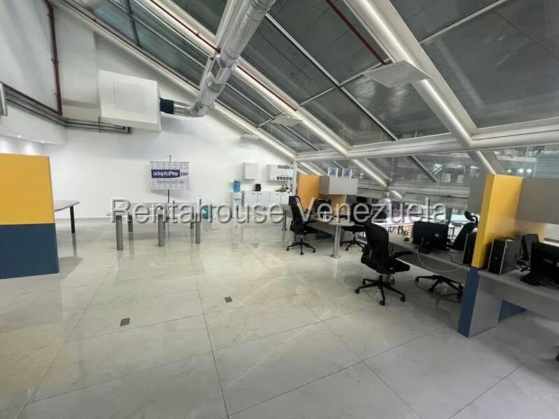 Comercial (Oficina) en Alquiler en Los Dos Caminos, Distrito Metropolitano - 5