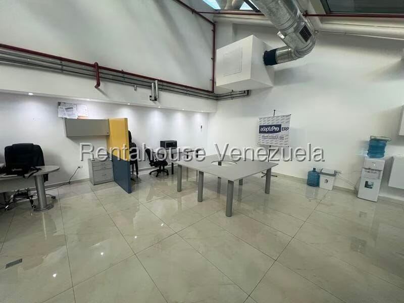 Comercial (Oficina) en Alquiler en Los Dos Caminos, Distrito Metropolitano - 6