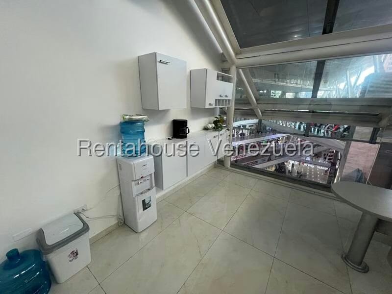 Comercial (Oficina) en Alquiler en Los Dos Caminos, Distrito Metropolitano - 7