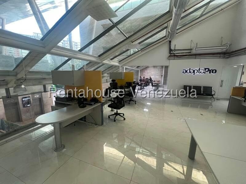 Comercial (Oficina) en Alquiler en Los Dos Caminos, Distrito Metropolitano - 8