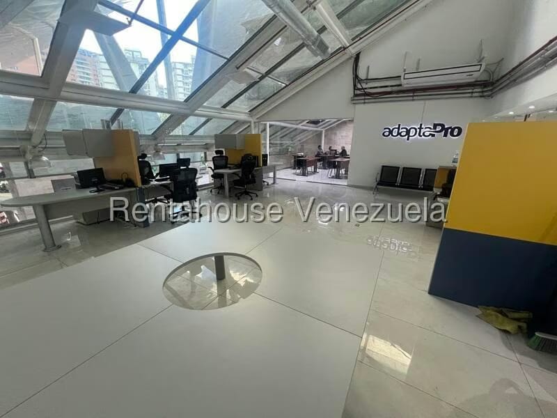 Comercial (Oficina) en Alquiler en Los Dos Caminos, Distrito Metropolitano - 10