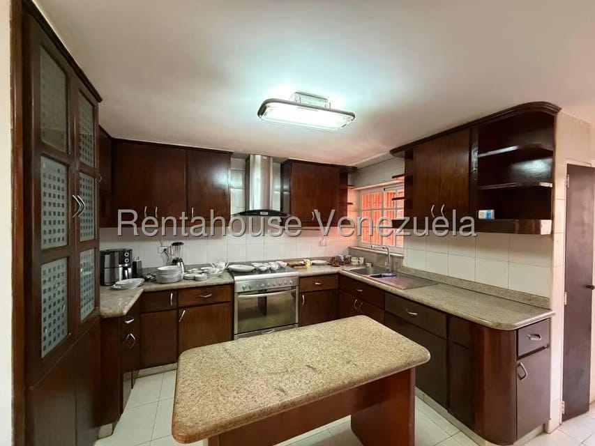 Apartamento (1 Nivel) en Alquiler en La Lago, Zulia - 3