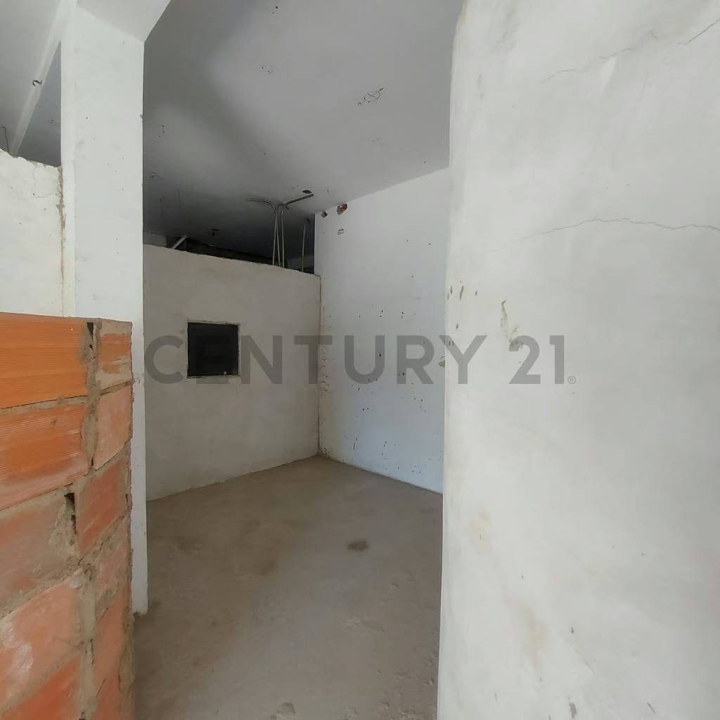 En venta Edificación para uso comercial con Varios Locales en obra Avanzada - 11
