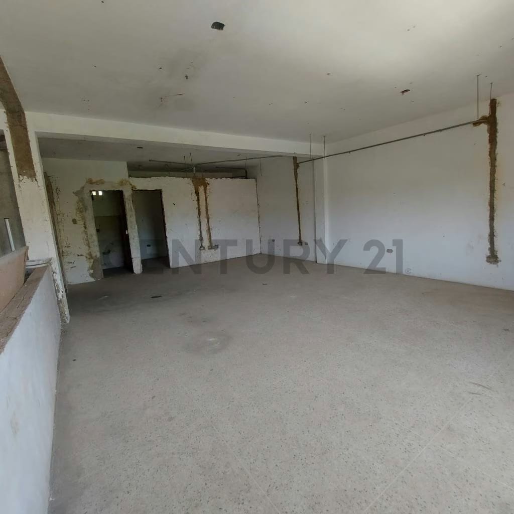 En venta Edificación para uso comercial con Varios Locales en obra Avanzada - 12