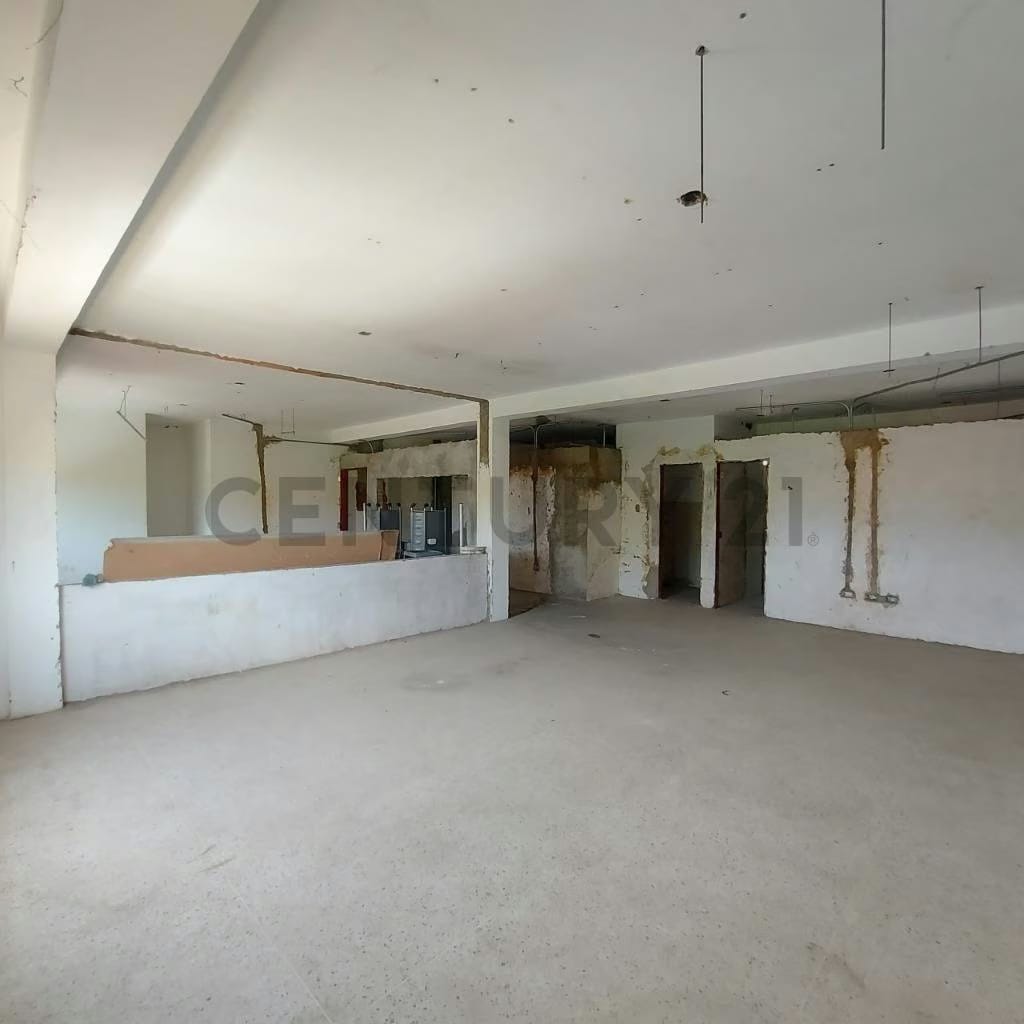 En venta Edificación para uso comercial con Varios Locales en obra Avanzada - 4