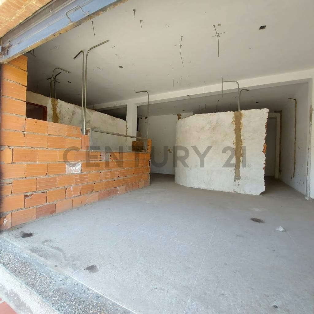 En venta Edificación para uso comercial con Varios Locales en obra Avanzada - 9