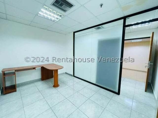 Comercial (Oficina) en Alquiler en Avenida Bolivar, Aragua - 2
