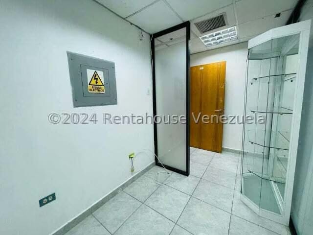 Comercial (Oficina) en Alquiler en Avenida Bolivar, Aragua - 3