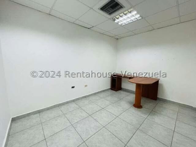Comercial (Oficina) en Alquiler en Avenida Bolivar, Aragua - 4