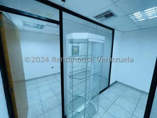 Comercial (Oficina) en Alquiler en Avenida Bolivar, Aragua - 8