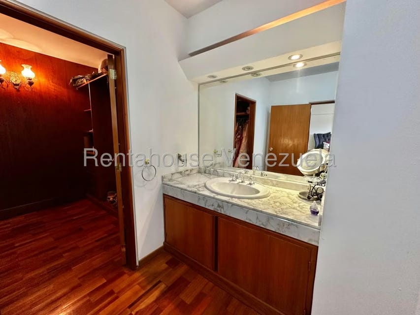 Apartamento (Penthouse) en Alquiler en La Lagunita Country Club, Distrito Metropolitano - 19