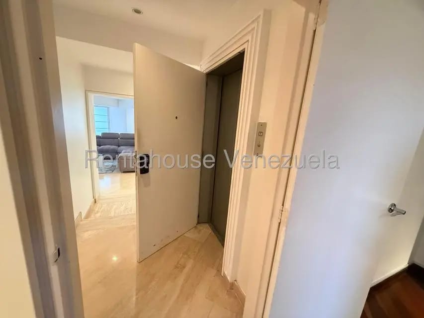 Apartamento (1 Nivel) en Alquiler en Colinas de Valle Arriba, Distrito Metropolitano - 14