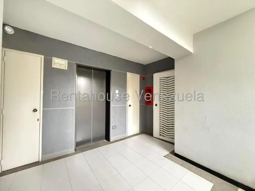 Apartamento (1 Nivel) en Alquiler en Colinas de Valle Arriba, Distrito Metropolitano - 16
