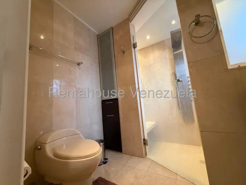 Apartamento (1 Nivel) en Alquiler en Colinas de Valle Arriba, Distrito Metropolitano - 23