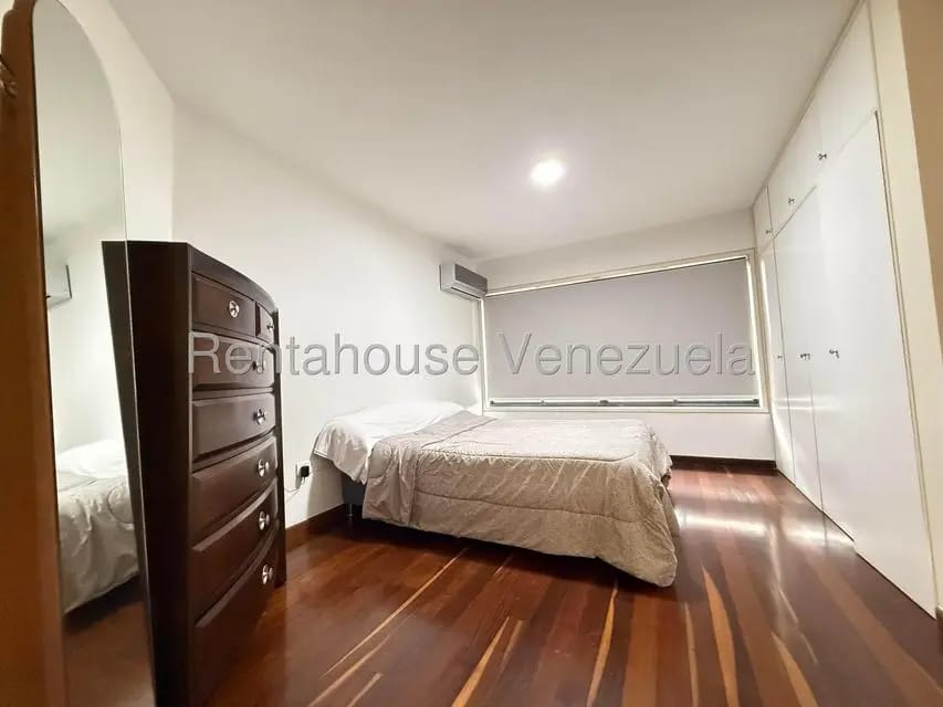 Apartamento (1 Nivel) en Alquiler en Colinas de Valle Arriba, Distrito Metropolitano - 25