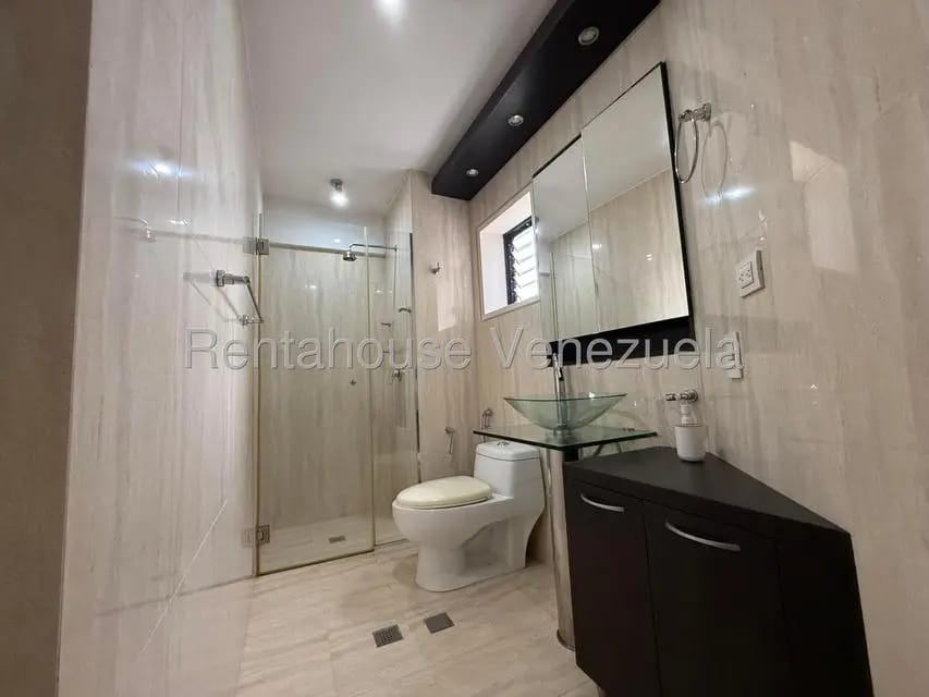 Apartamento (1 Nivel) en Alquiler en Colinas de Valle Arriba, Distrito Metropolitano - 26