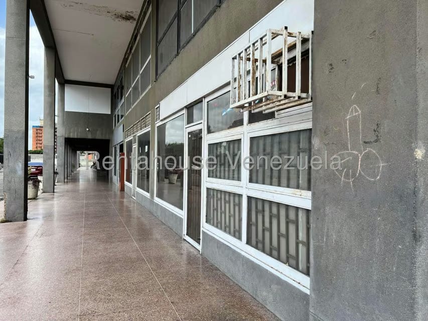 Comercial (Local Comercial) en Venta en Avenida Victoria, Aragua - 3