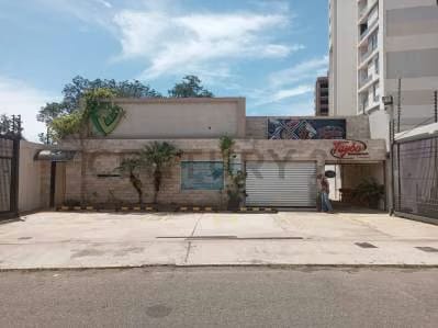 Se Vende Edificio Comercial con local y Restaurante - 2