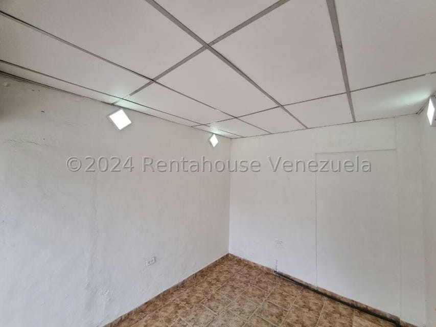 Comercial (Local Comercial) en Alquiler en Parroquia Catedral, Lara - 12