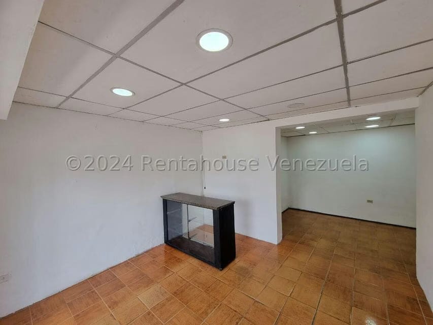 Comercial (Local Comercial) en Alquiler en Parroquia Catedral, Lara - 28