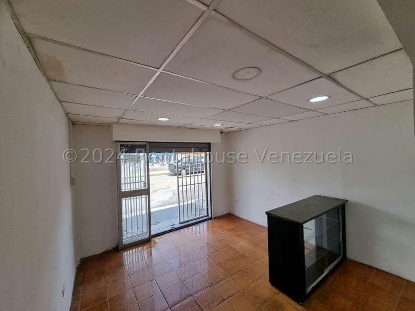 Comercial (Local Comercial) en Alquiler en Parroquia Catedral, Lara - 33